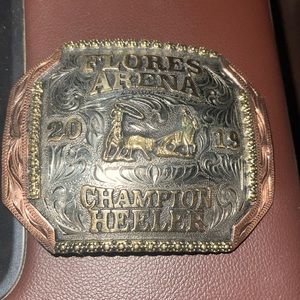 Trophy team roping heeler buckle